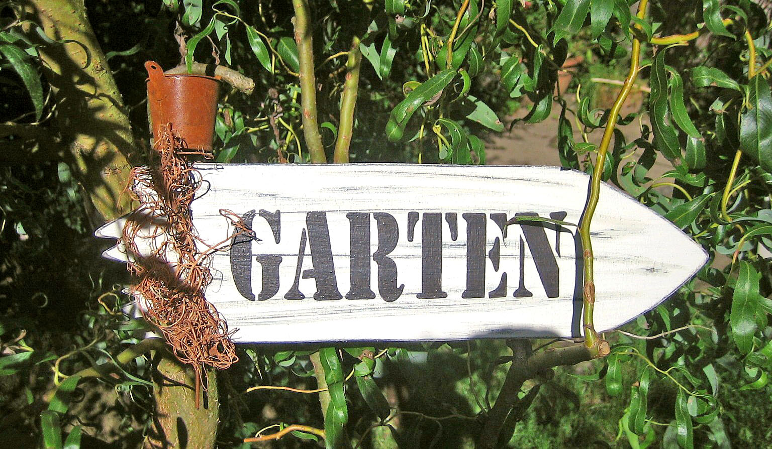 Gartenschild mit Edelrostverzierung