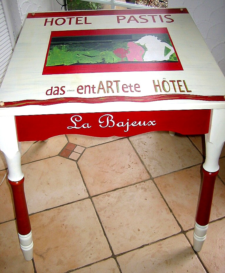 Logo art design Hotel Pastis Tisch La Bayeux